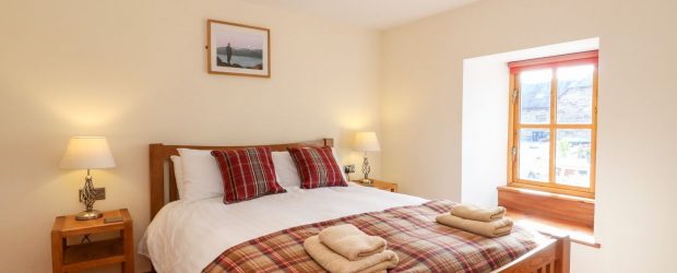 Larch Cottage gets many people coming back time and again. Its upside down with the cosy living/kitchen/diner upstairs with a great outlook and the large wet shower room &  bedroom downstairs. […]